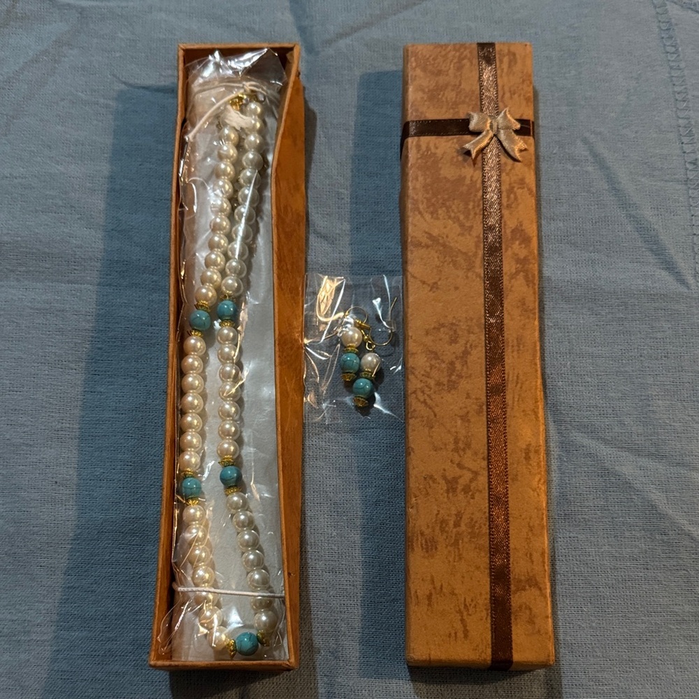 Elegant Pearl and Turquoise Bead Necklace Set